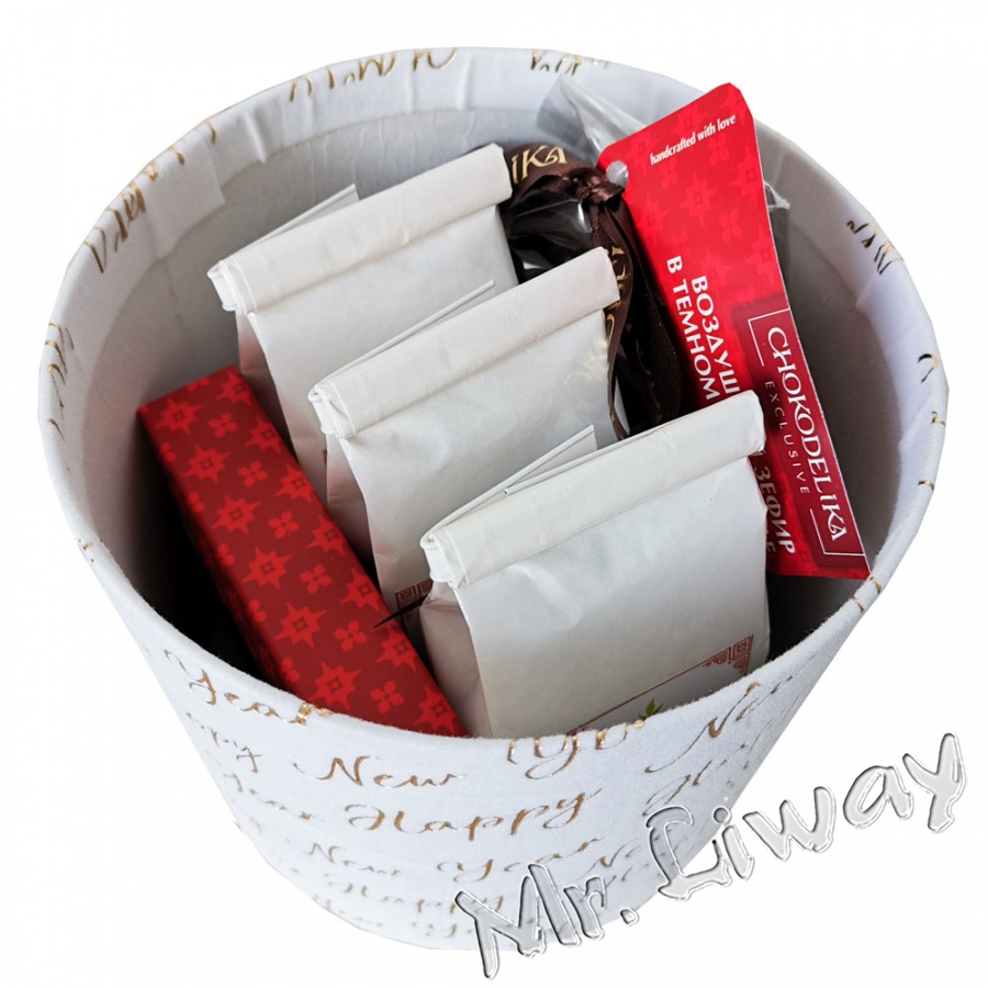 Подарочный набор чая, шоколада и зефира на Новый год "Зимняя сказка" в бархатной круглой коробке купить по цене 1420 руб.