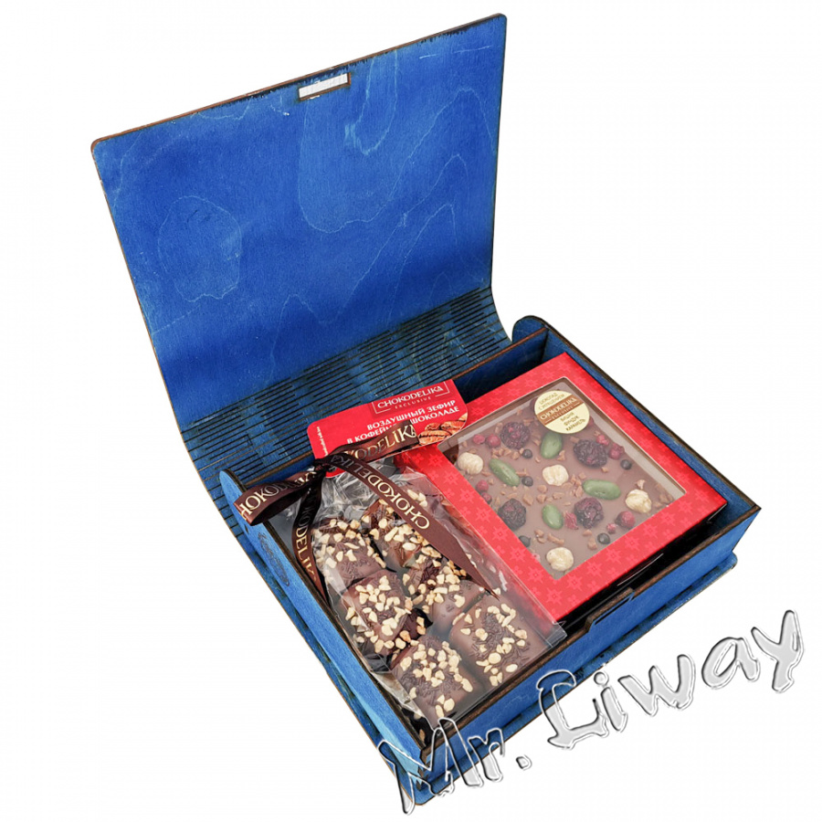 Подарочный набор кофе, шоколада и зефира на Новый год в деревянной коробке "Елочные игрушки" купить по цене 1914 руб.